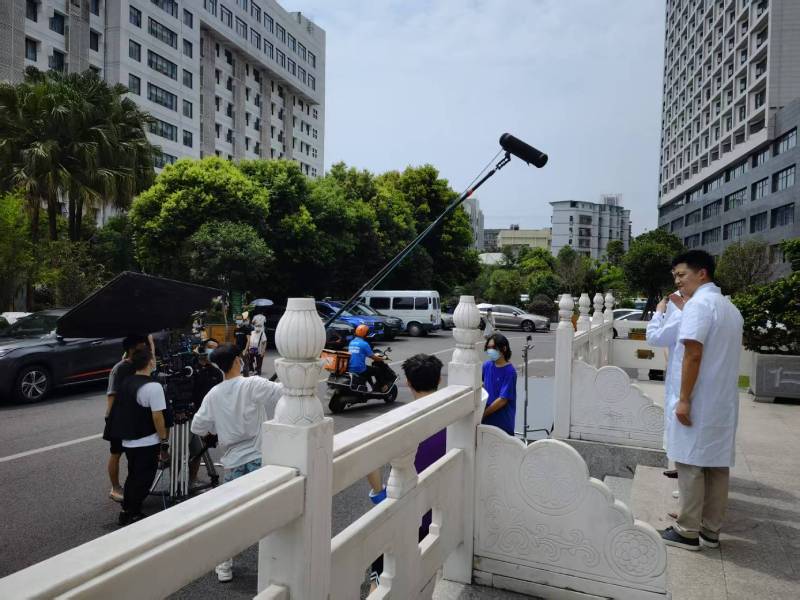 钢城区广告片拍摄公司低成本实现高规格制作的诀窍